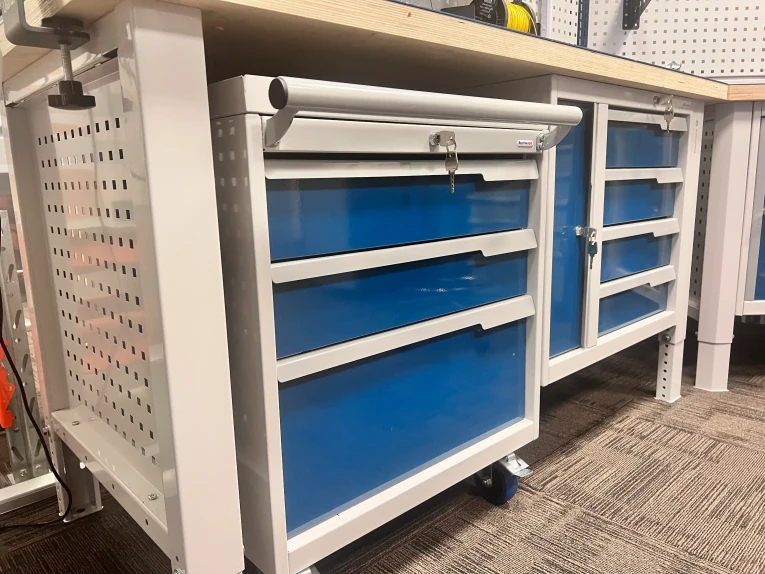 Верстак CTR 1232.S14.3-2F купить в Воронеже Верстак CTR 1232.S14.3-2F купить в Воронеже